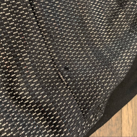 Black Under Armour Shorts with pockets(size Small) - Picture 5 of 8